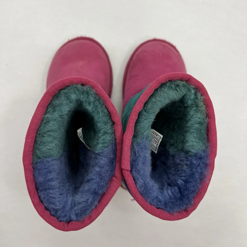 Botas infantis UGG Australia estilo shearling multicoloridas camurça biqueira redonda - Imagem 4 de 4