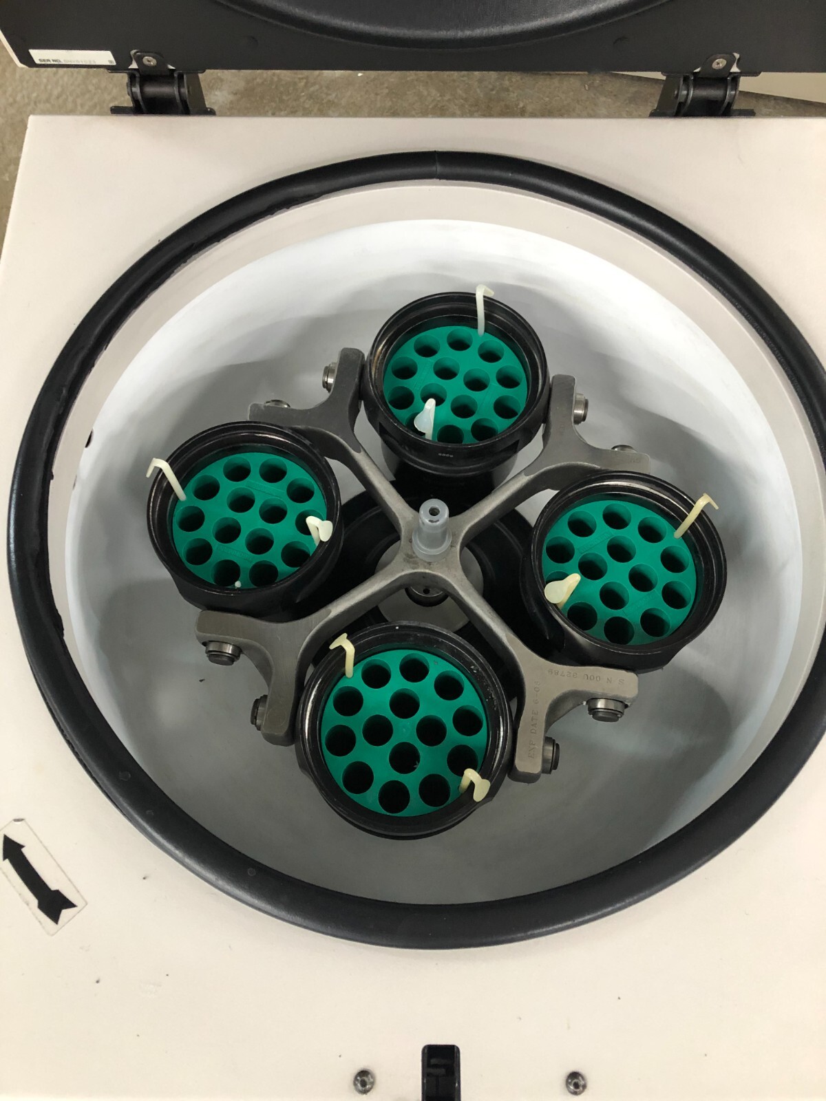 Beckman Coulter Spinchron DLX Benchtop Swing Bucket Centrifuge 365303