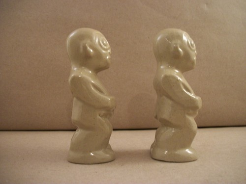 Vintage Trader Vics Ceramic Tiki Men Statues Salt And Pepper Shakers - 4.5" Tall - Picture 2 of 7