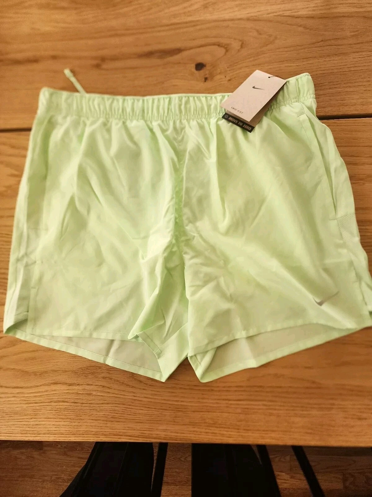 Nike Challenger Brief Lined Sz Large Running Shorts Vivid Green DV9363 376 NWT