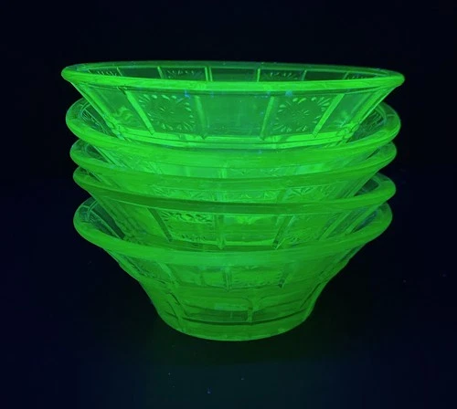 Vintage Jeannette Green Doric Depression Glass Uranium Berry Bowls – Set of 5