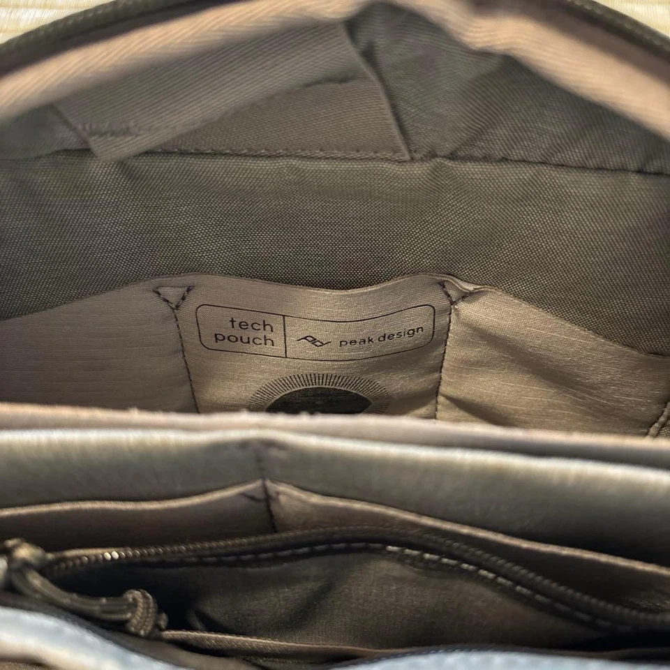 Peak Design Tech Pouch Surge Gray with Strap - Image 3 of 4
