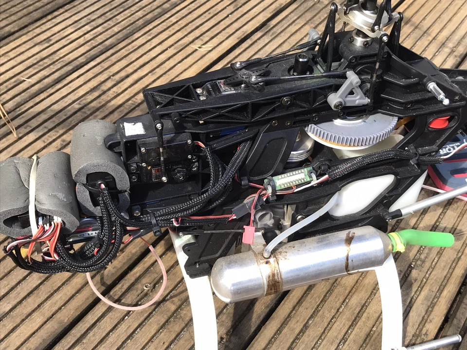 ARF Raptor 50 THUNDER TIGER Rc heli nitro guter zustand Graupner Robbe Servos - Bild 4 von 4