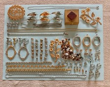 Mieszana partia ponad 100 sztuk znalezisk biżuterii