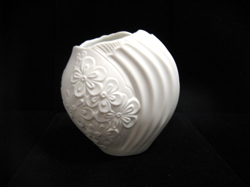Kaiser Bisque 4.5" White Floral Vase W. Germany #0686