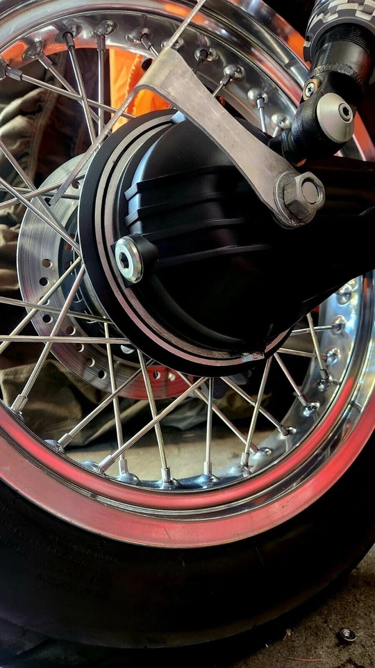 Soporte de reubicación de matrícula vertical plano para MOTO GUZZI V7 2008-ahora Foto 4 de 4