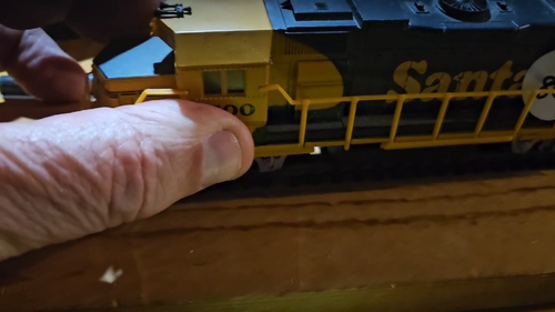SANTA FE 3500 BLUE AND GOLD, SOME MOVEMENT, POSSIBE LOOSE CONNECTIONS, SEE VIDEO - Video 1 of 1