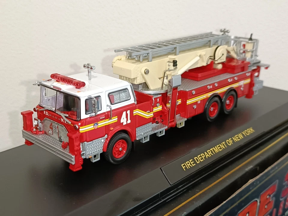 CODE 3 FDNY MACK CF ARERIALSCOPE LADDER L 41 - 1/64 vigili fuoco pompieri - Immagine 2 di 4