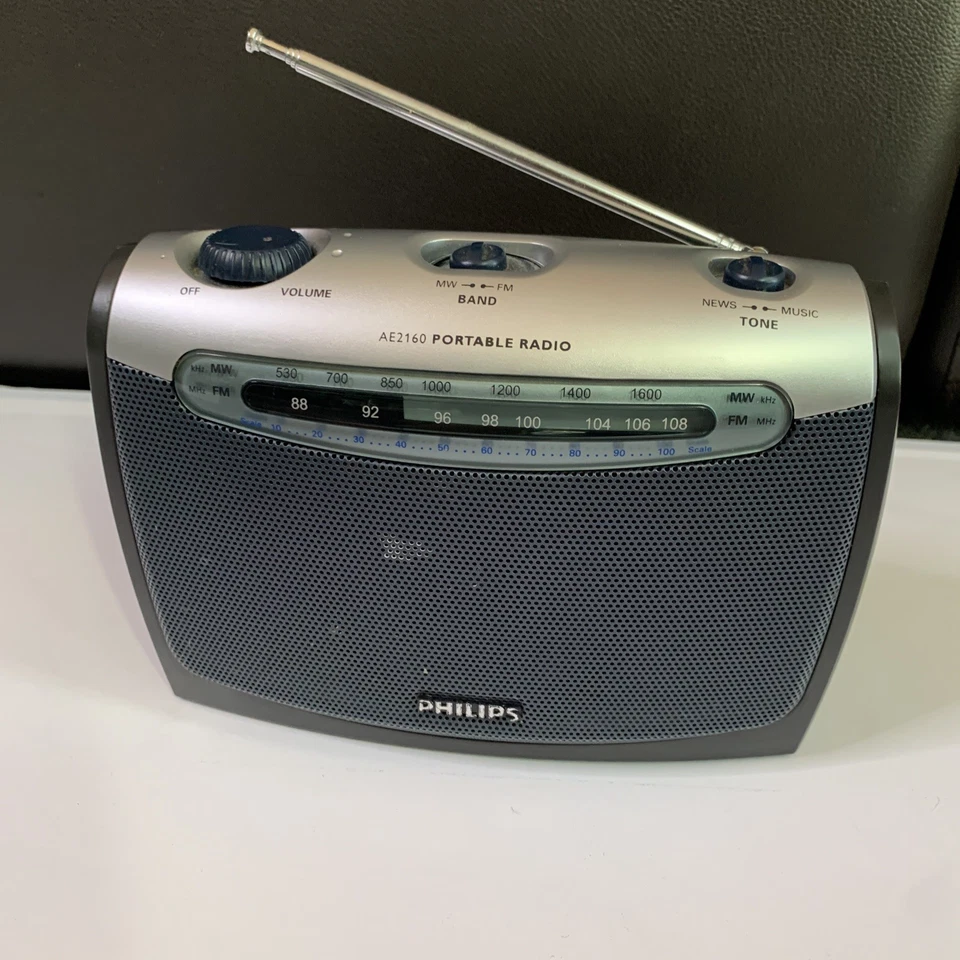Philips AM/FM Portable Stereo Radio AE2160 - Image 2 of 4