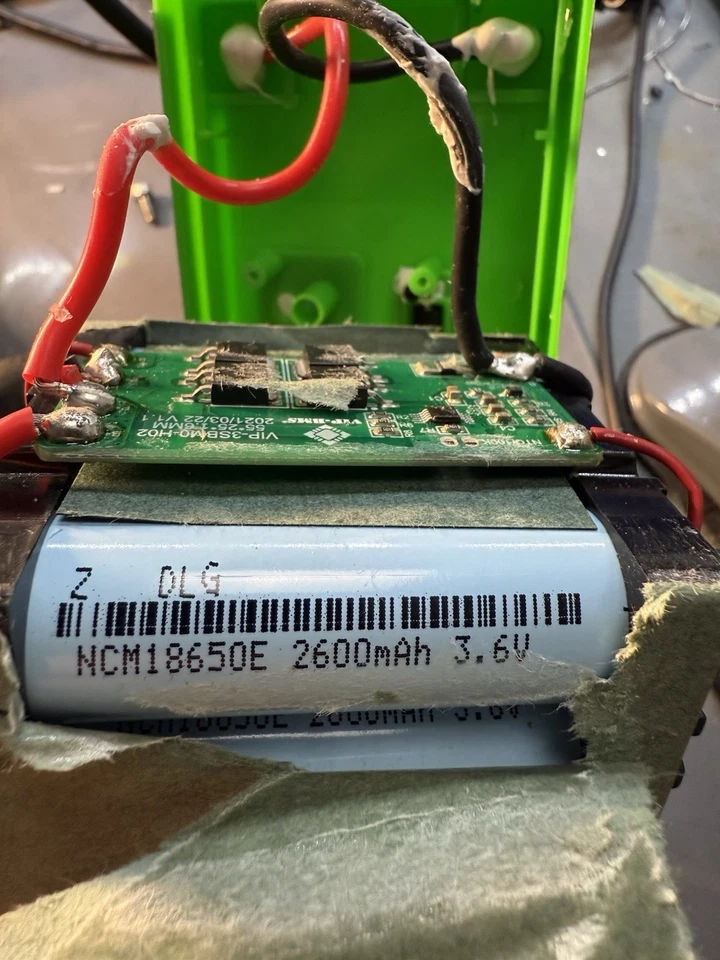 Batería Ligera de Litio LiFePO4 12V 15Ah - 3000 Ciclos para Ultimate Relia... Foto 4 de 4