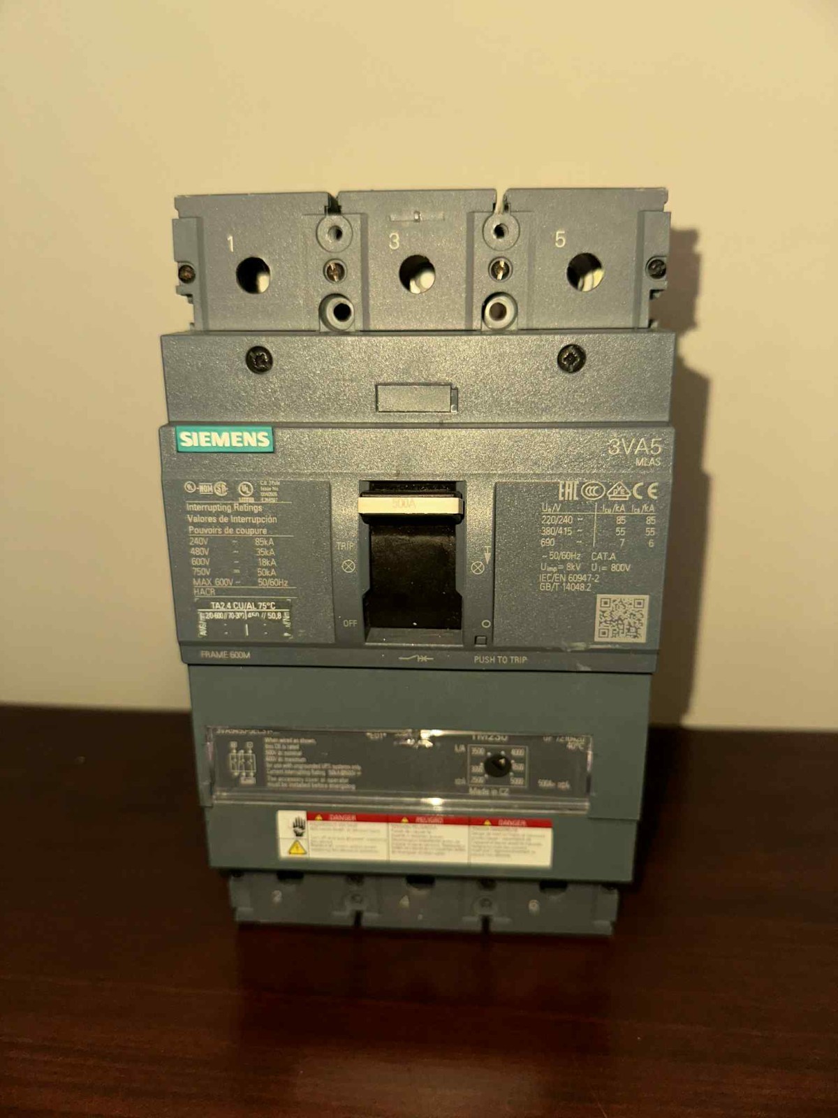 Siemens 3VA5 Molded Case Circuit Breaker 3-Pole 50A 600V Frame 500A Used