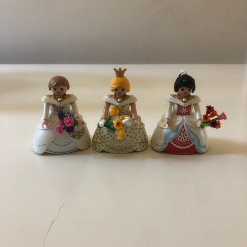 Playmobil Princess Palace: Three Princess Brides In Swappable Skirts - Picture 2 of 7