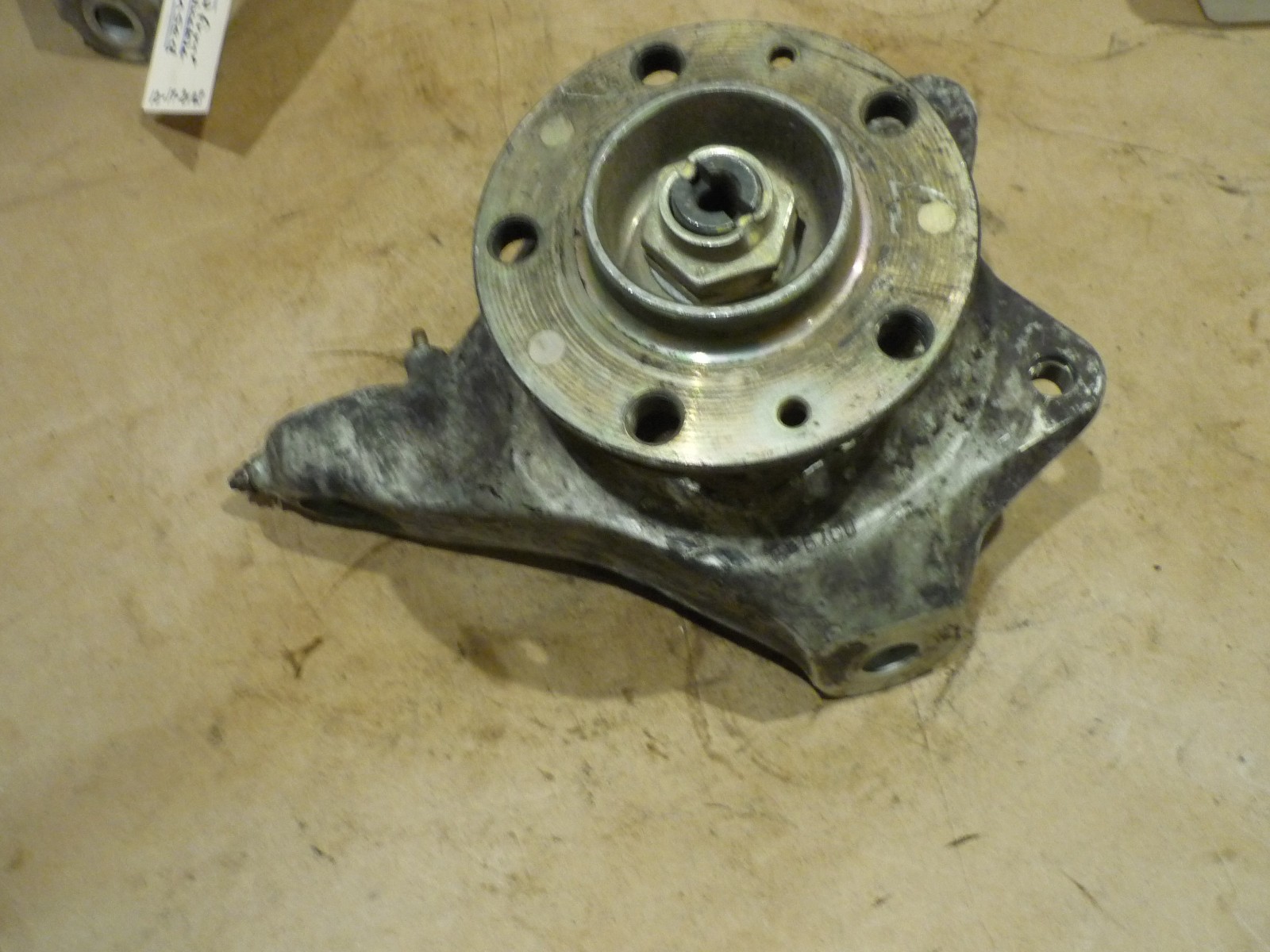 Ferrari 355 - LH Front Stub Axle /  Steering Knuckle / Wheel Bearing- P/N 175488