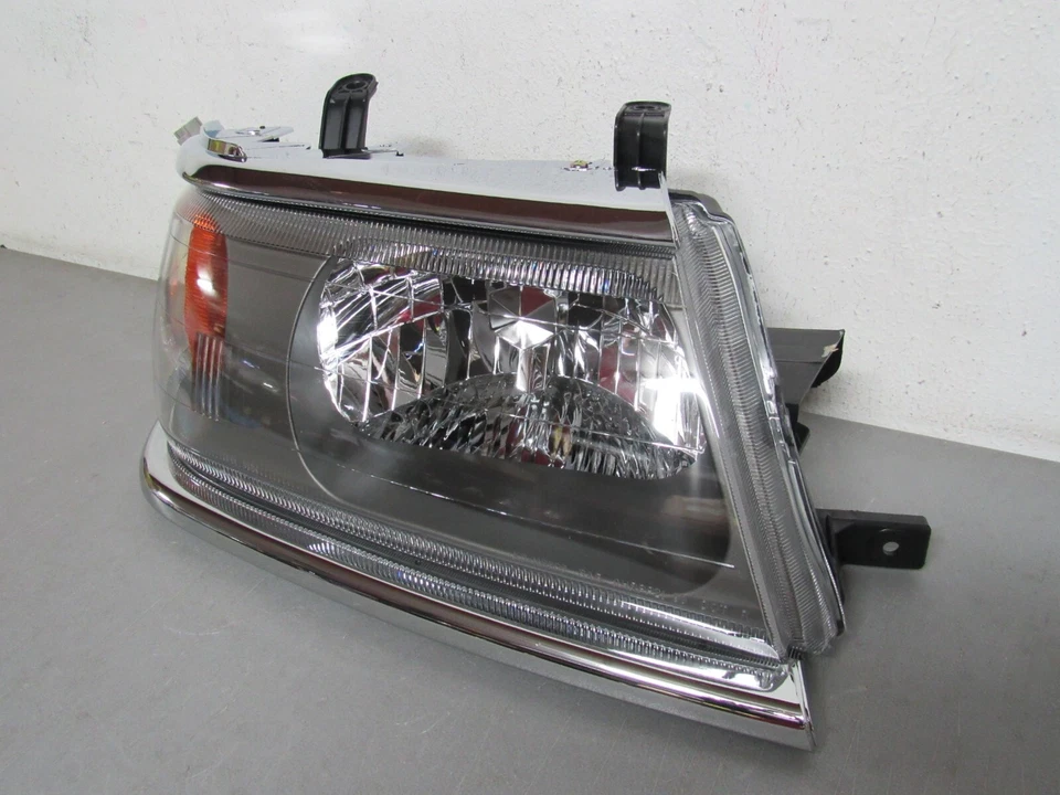 Faro lateral derecho mitsubishi montero sport 2000 2004 Foto 3 de 4