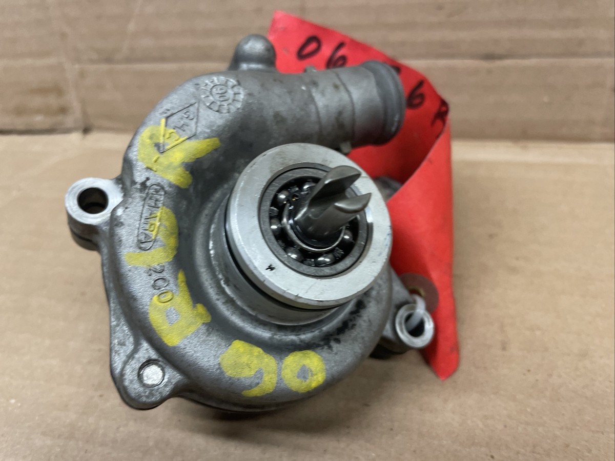 テスト 2006 Yamaha YZF R6R, Engine waterpump, cooling motor water pump