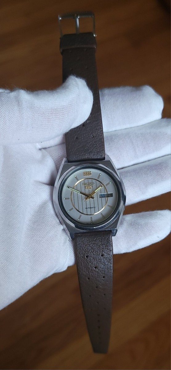 Seiko 5 Ref 7009-876A Round Silver/ Ivory Dial and Roman Day