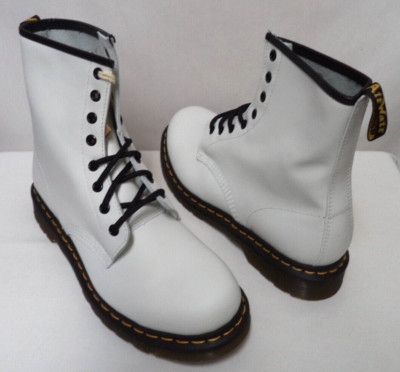 Doc Dr. Marten Air Wair Leather ankle lace up boots white NEW NIB Size Sz 8