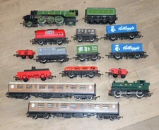 Hornby Flying Scotsman Railroad | *OO Scale* 4-6-2 LNER GWR Passenger Cars +