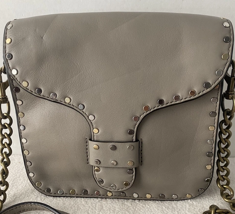 Bolso Bandolera de Cuero Rebecca Minkoff Gris Tachonado Foto 2 de 4