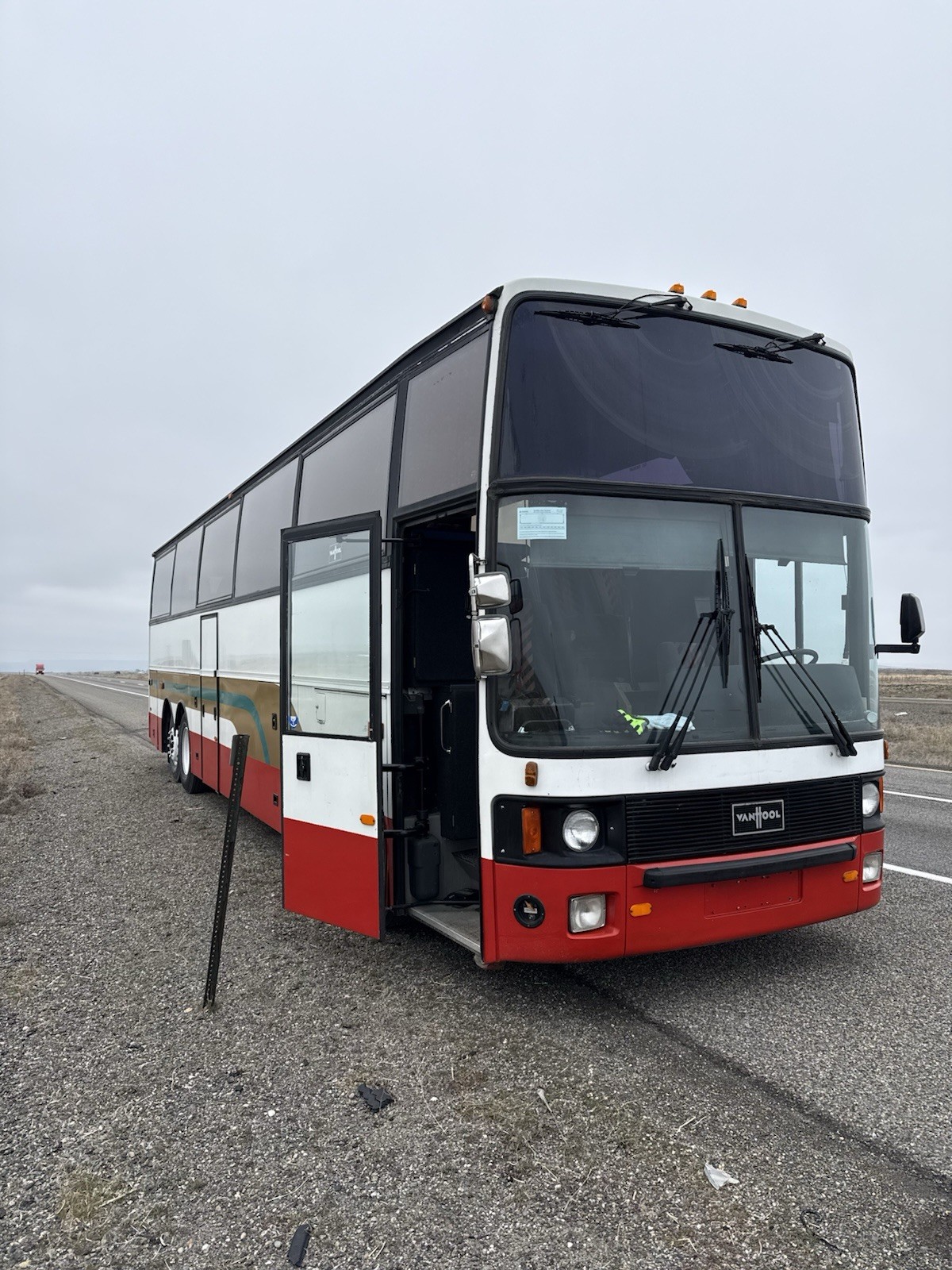 1990 T814. Vanholl  350 Man Diesel. Allison Automatic. 6sped