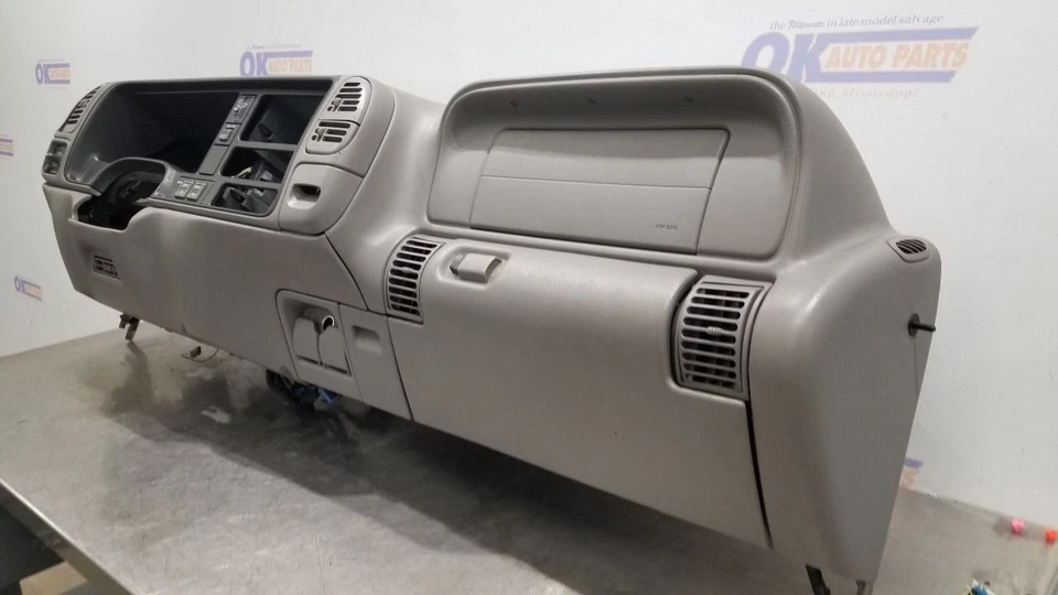 99 CHEVY TAHOE LT DASH PANEL DASHBOARD ASSEMBLY WITH PASSENGER SRS GRAY Foto 3 de 4