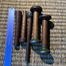 5 Vintage Wooden Spools with metal caps Bobbin Cottage Country Primitive Spindle