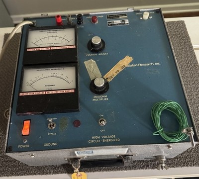 Associated Research Variable Voltage Meg-Chek Model #2956A 0-5000 VDC Megger
