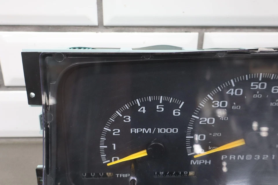 95-00 Chevy Tahoe Yukon GMT400 OBS Speedometer Cluster 197K OEM - Image 2 of 4