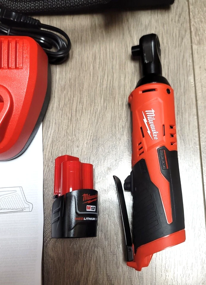 Milwaukee M12 3/8" dr Cordless Ratchet Combo Kit w/1 Battery, Charger & Tool Bag - Image 2 of 2