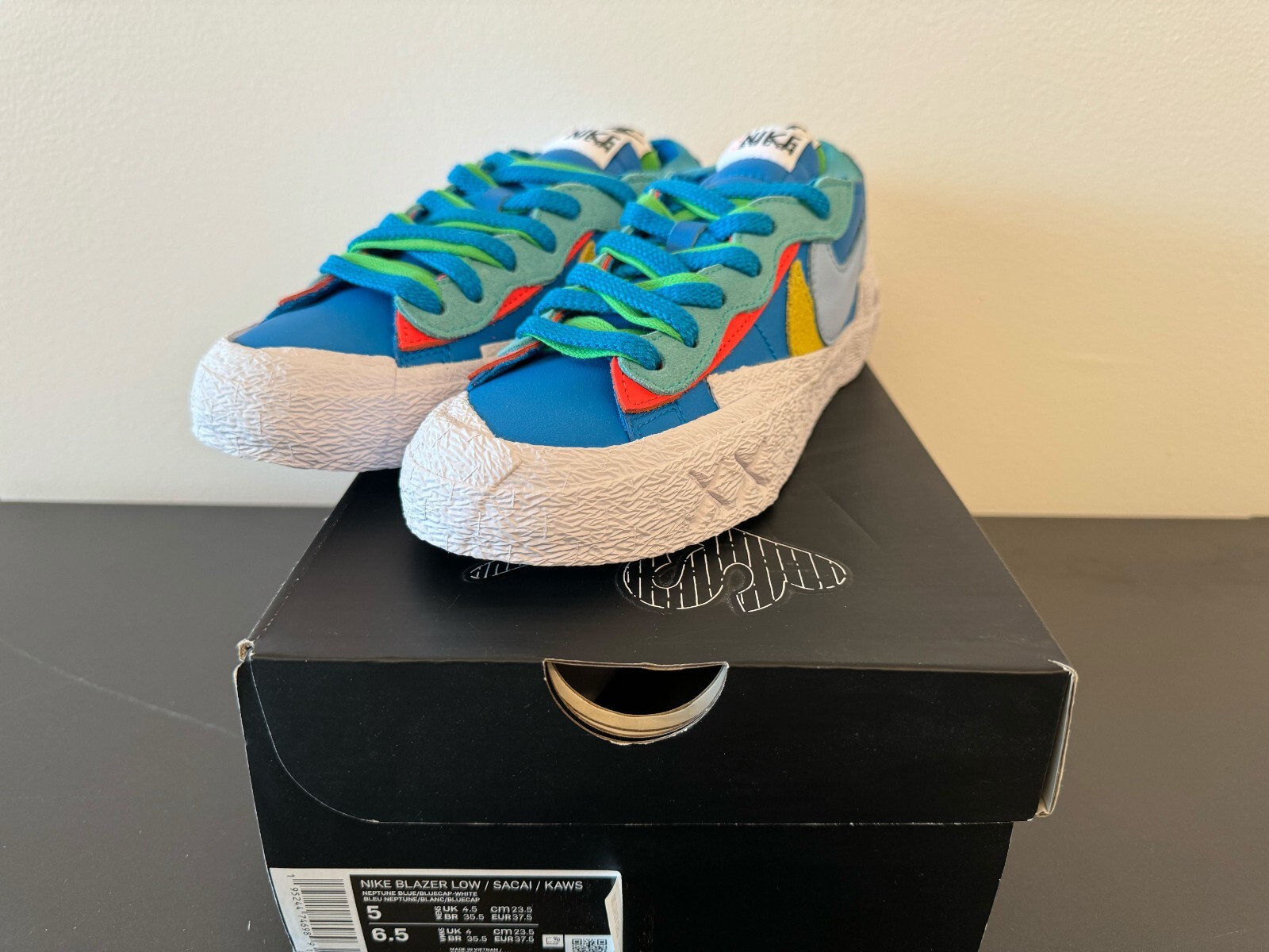 SACAI X NIKE Sacai KAWS x Nike Blazer Low Neptune Blu DM7901 400 Taglia 5 NUOVO