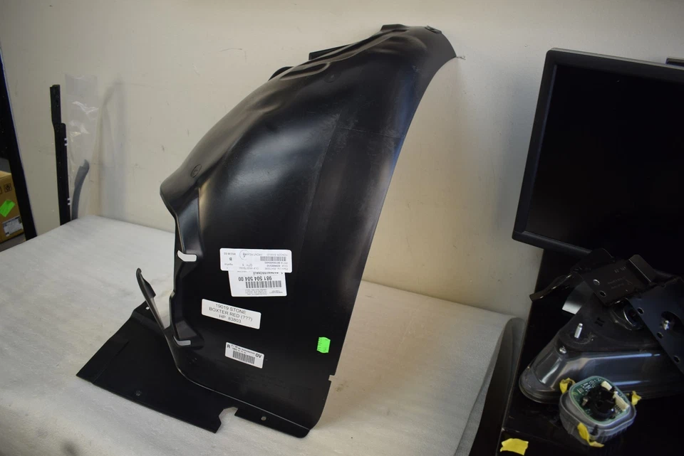 Protector contra salpicaduras delantero derecho Porsche Cayman 2014 OEM de fábrica Foto 3 de 4