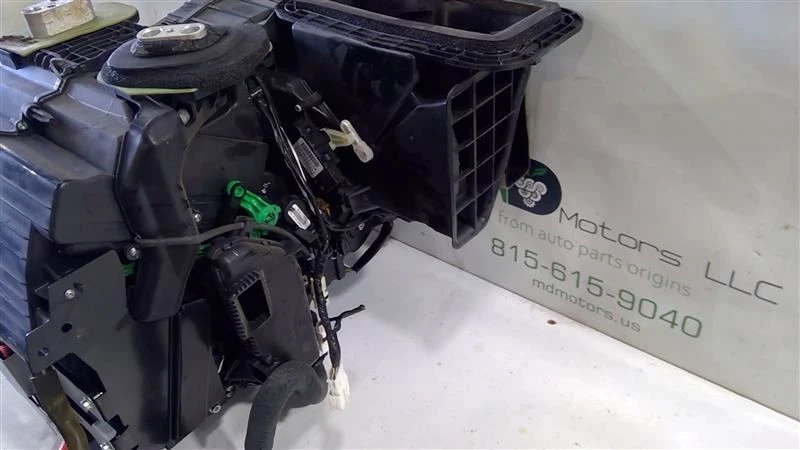 2012-2016 NISSAN LEAF HVAC BLOWER CASE HOUSING OEM 272103NF1A - Image 3 of 4