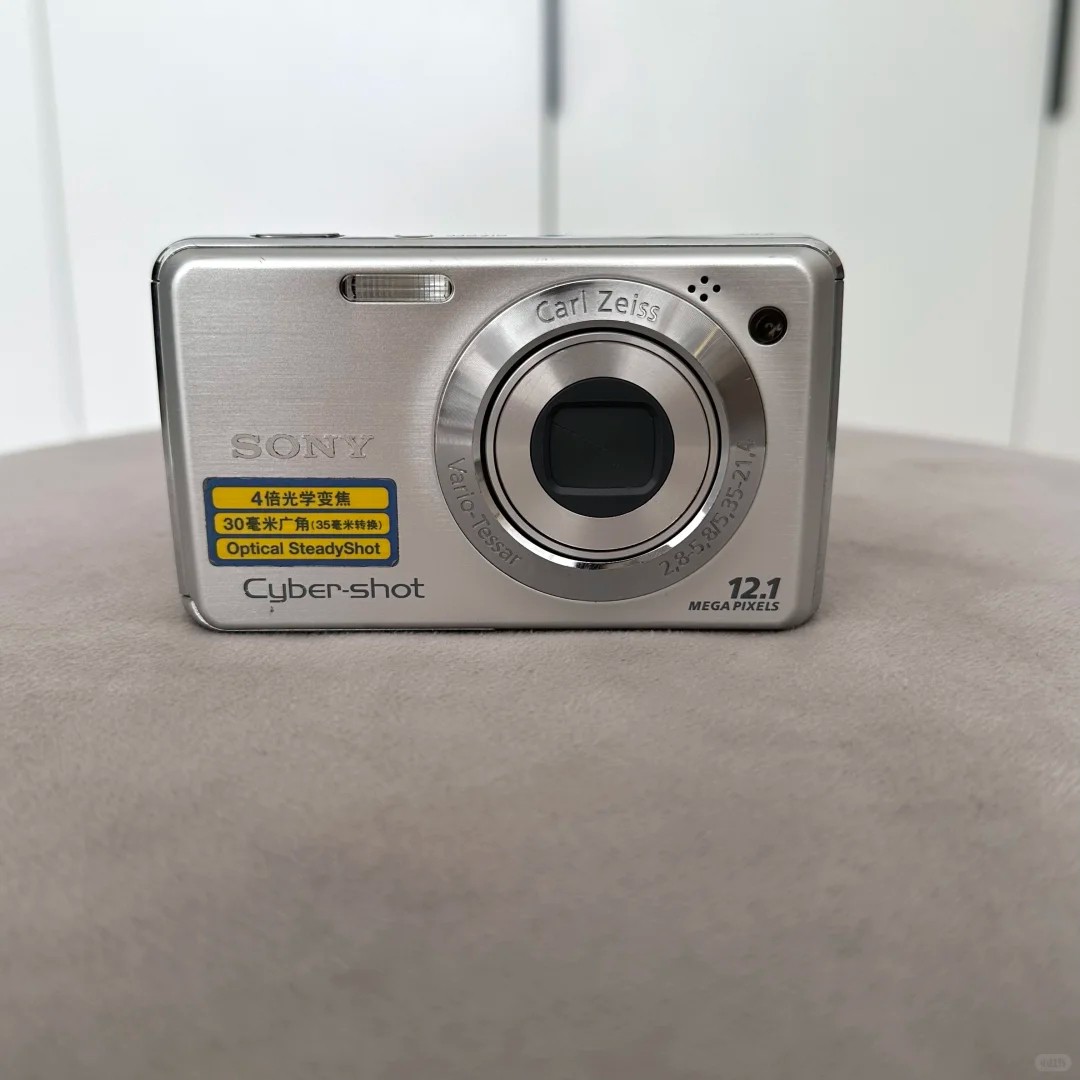 Sony Cyber-Shot DSC-W220 12.10 million Pixel CCD Retro Digital