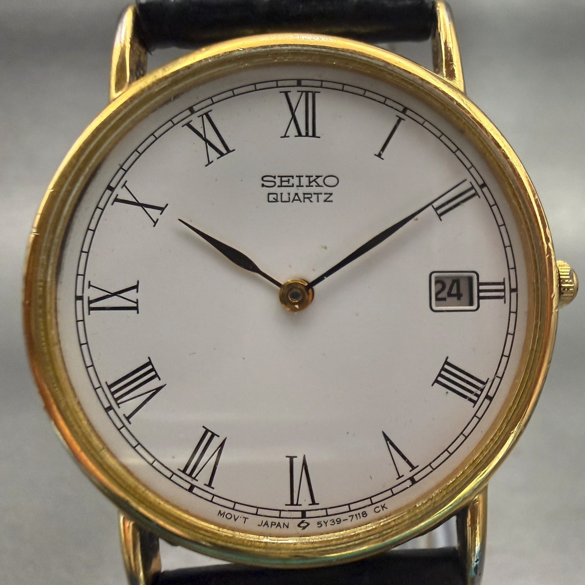 Seiko Watch Men 31mm White Dial Gold Tone Date 5Y39-7010 Vintage 