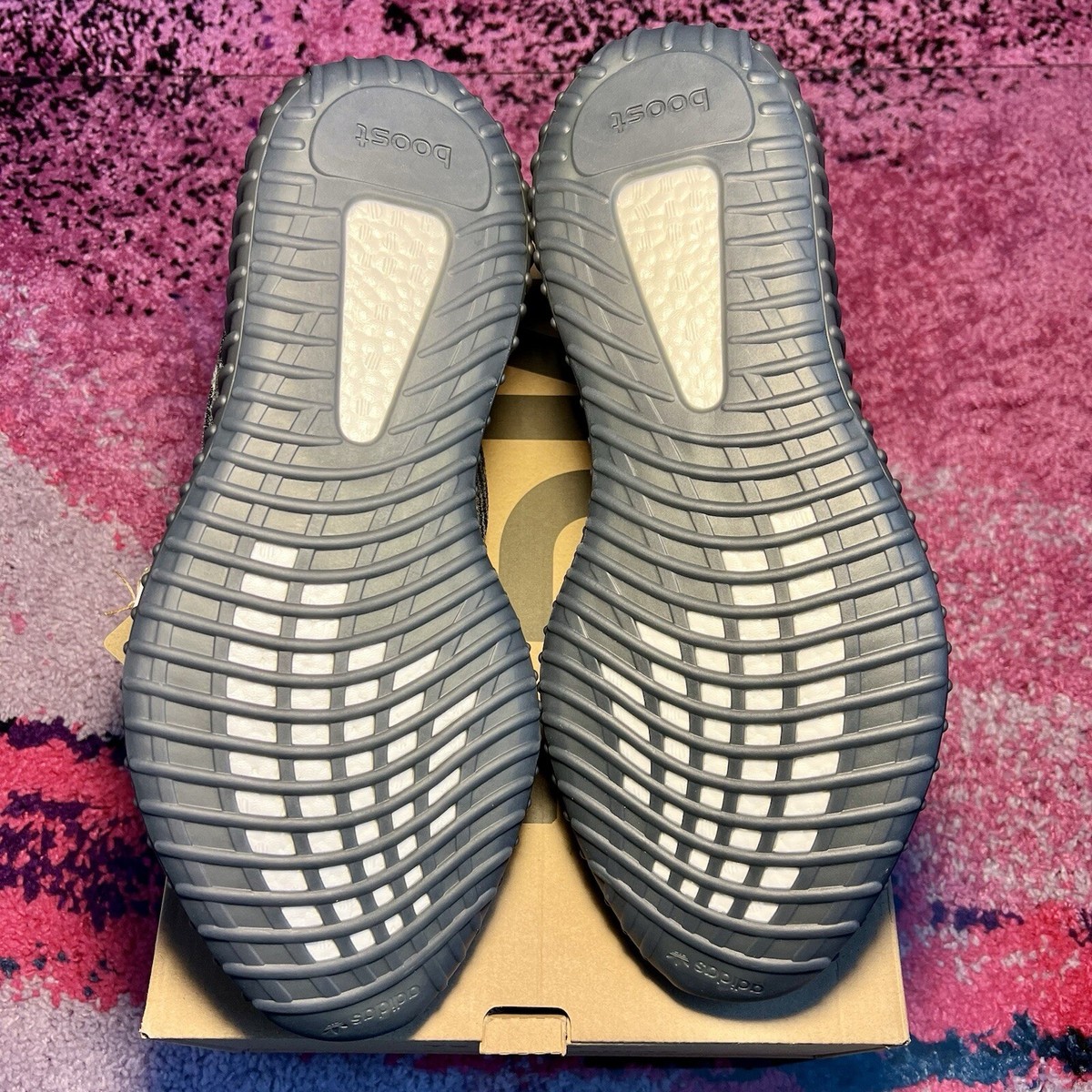 adidas originals Yeezy Boost 350 V2 adidas originals Yeezy Boost 350 V2