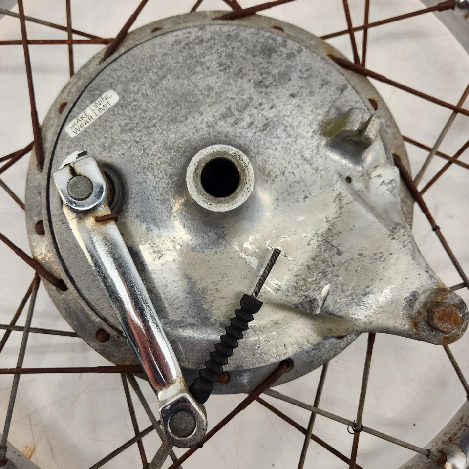 Rueda trasera Suzuki GT-750 Water Buffalo 1975 con buje de freno GT750 GT750L Foto 3 de 4