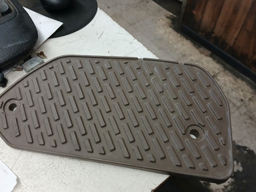 TOYOTA LAND CRUISER LEXUS LX450 Left Rear Plate Step 58626-60010 OEM Brown OEM - Picture 3 of 7