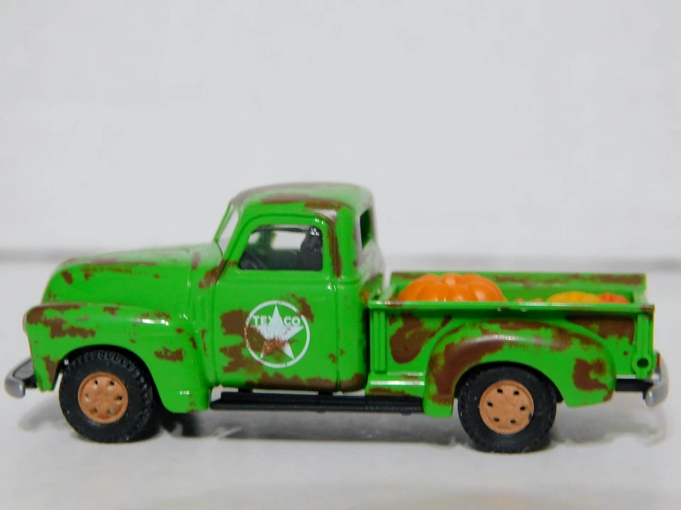 Busch 48240 1/87 1950 Chevy Pickup Farm Truck w/Pumpkins Ex Texaco Weathered NIB - Image 2 of 4