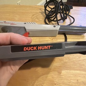Nintendo NES Zapper Light Gun - Original 1985 Grey with Duck Hunt Game Untested