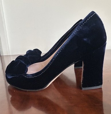 Mui Mui Size 8 (38) Velvet 3 1/2 Inch Block Heel Pumps W/Bow Detail