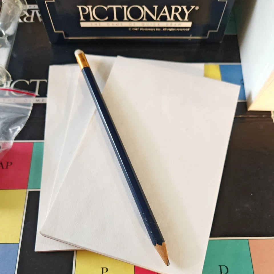 Vintage 1987 Pictionary Family Quick Draw Board Game  - Image 4 of 4