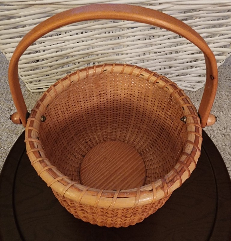 Vintage Handmade Nantucket Style Woven Basket W/Swivel Wooden Handle 6.25Wx8Lx9H