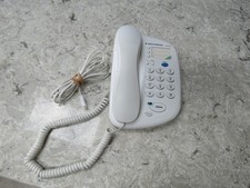 Telefon stacjonarny, przewodowy z dużymi guzikami. Używany ale w dobrym stanie