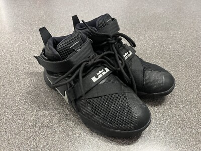 Nike LEBRON SOLDIER IX Boys Basketball Shoes 776471 -001, Black Size 5Y 
