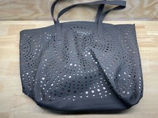 Gray shoulder bag with zipper