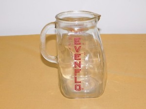 VINTAGE 6 1/2" EVENFLO 4 CUPS 1 QT 32 OZ GLASS PITCHER