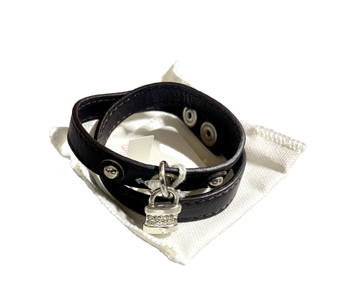 Christmas Gift OEM Chloe Logo Keyring Irene BLACK New open box - Picture 2 of 2