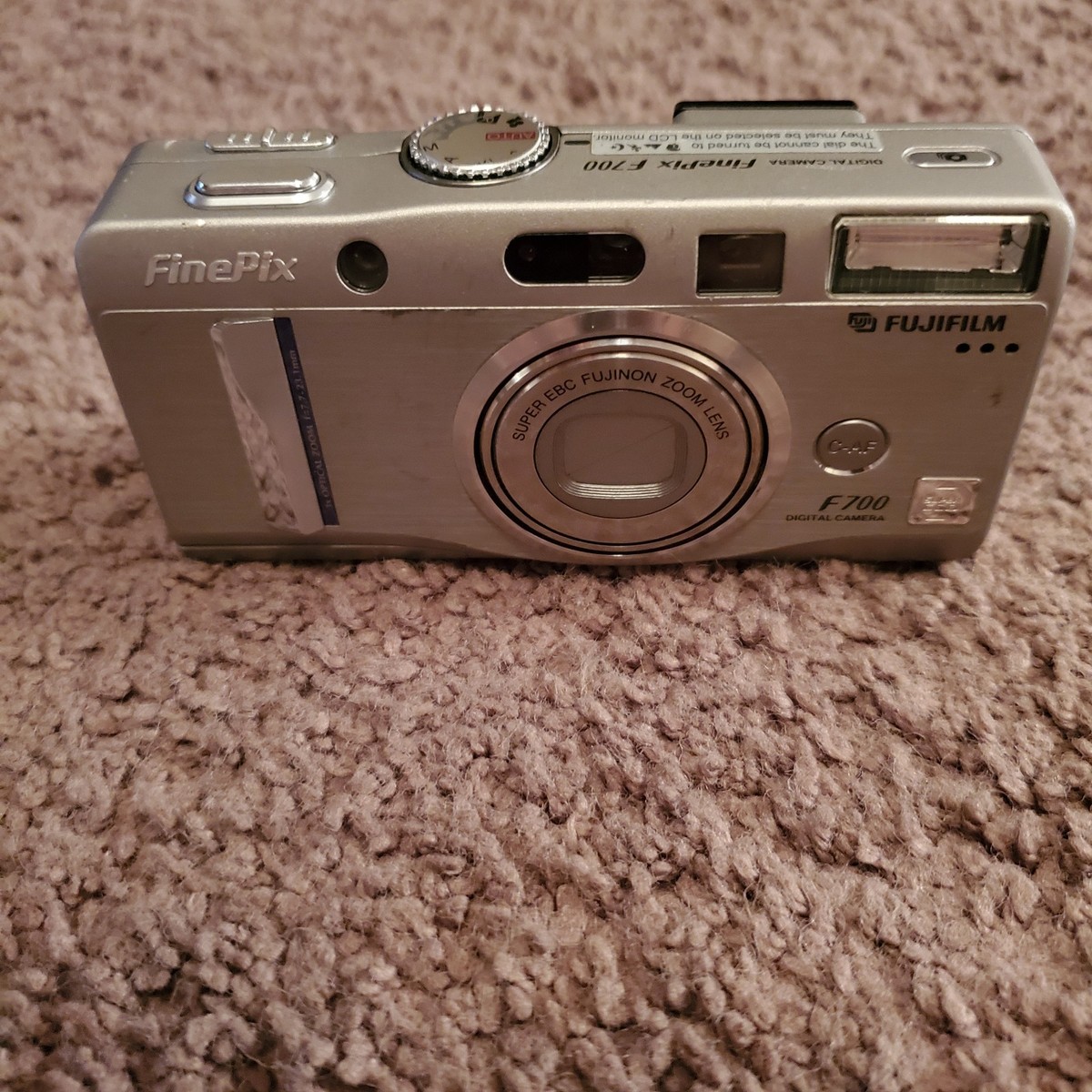 Fujifilm FinePix F700 Super CCD 6.2 MP Compact Digital