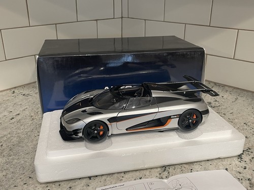 1:18 VERY RARE AUTOART KOENIGSEGG ONE:1 MOON GREY NEW IN BOX SOLD OUT
