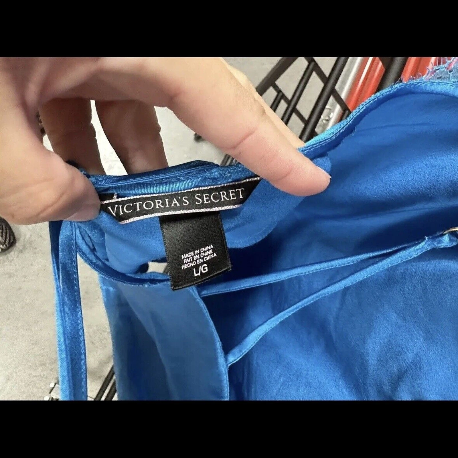 UNDERCOVER Abito Victoria's Secret blu brillante raso orlo pizzo dettagliato slip chemise taglia L